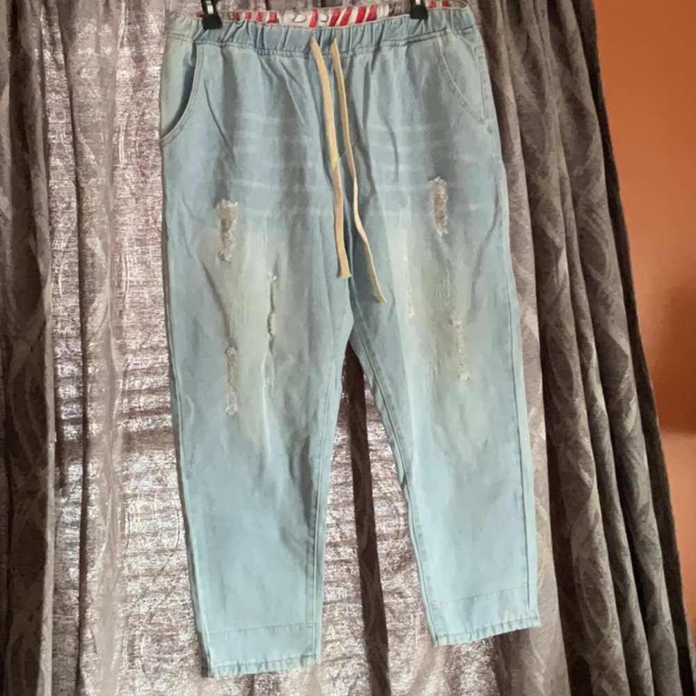 Asleas Rovie brand new size W 2XL pull on capri style jeans w elastic waist.